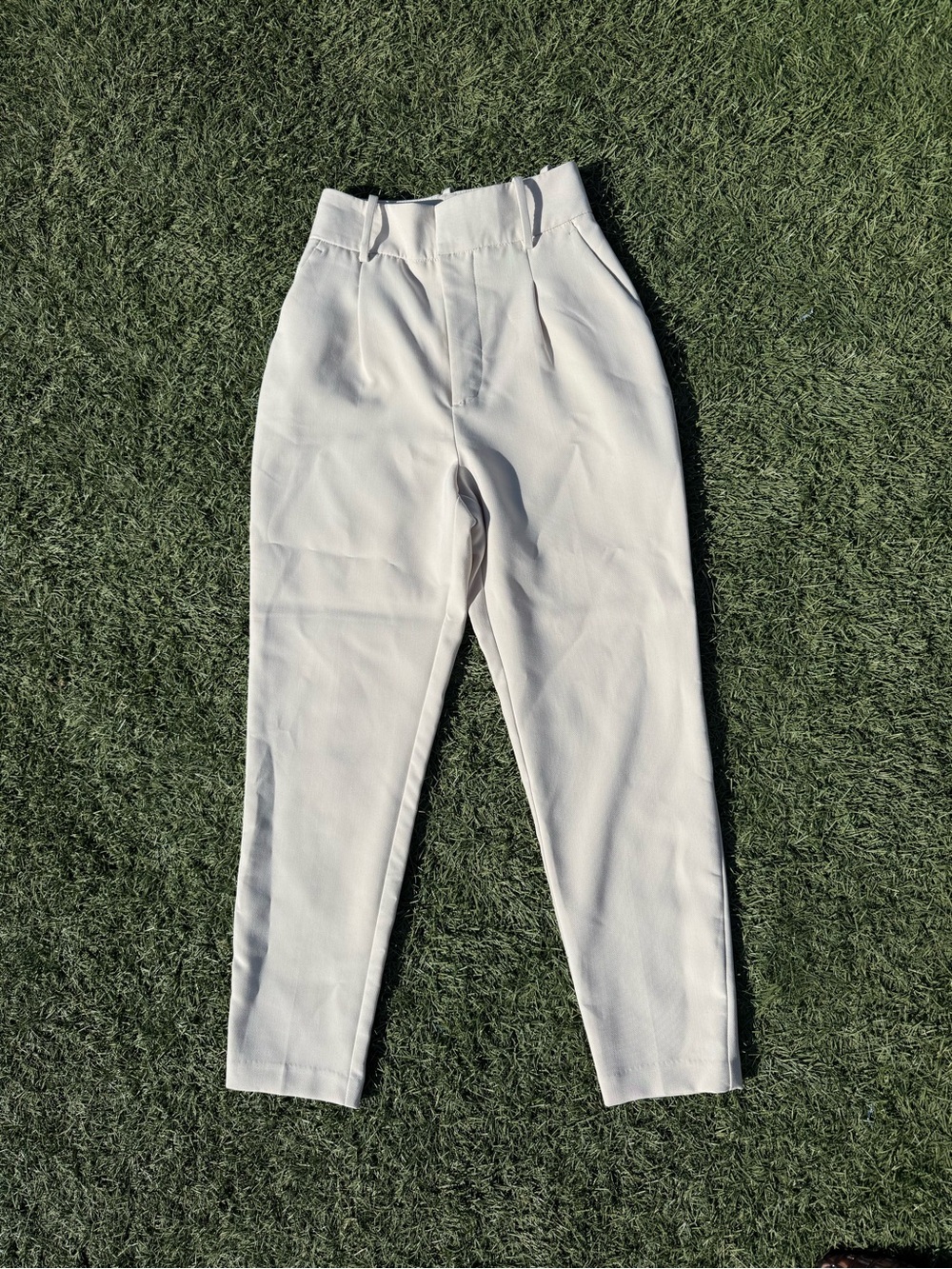 ✨ Zara high-waisted pleated tapered trousers